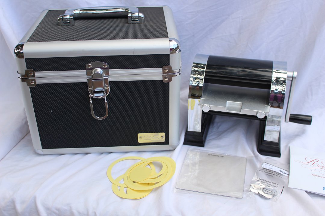 Quickutz Revolution Tabletop Die Cutting Machine with Case QUII01 eBay